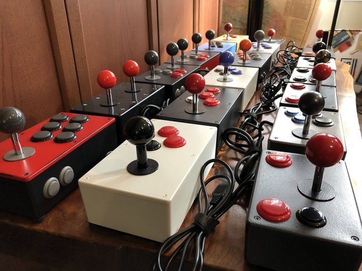 爲老式遊戲機做搖桿的人