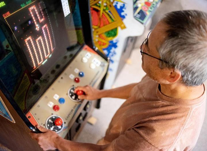 爲老式遊戲機做搖桿的人