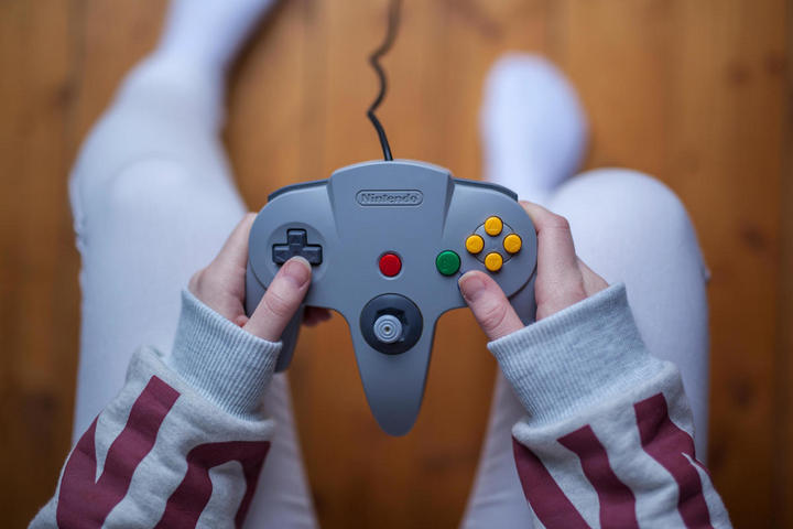 爲老式遊戲機做搖桿的人