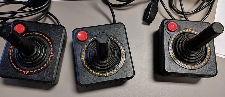 爲老式遊戲機做搖桿的人