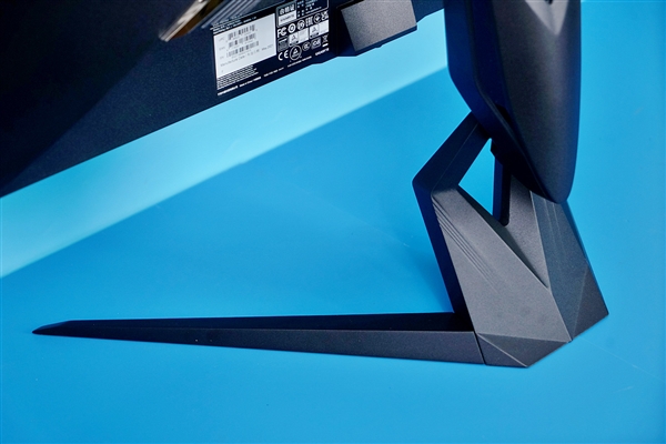 技嘉AORUS FI32U圖賞:4K/144Hz HDR屏 HDMI2.1接口