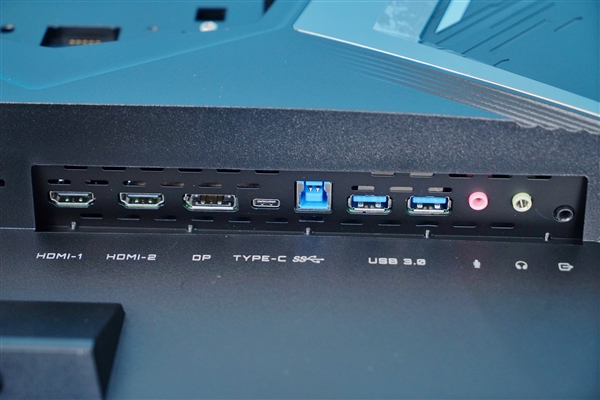 技嘉AORUS FI32U圖賞:4K/144Hz HDR屏 HDMI2.1接口