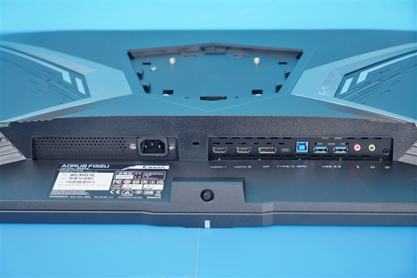 技嘉AORUS FI32U圖賞:4K/144Hz HDR屏 HDMI2.1接口