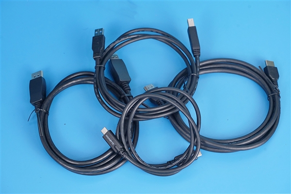 技嘉AORUS FI32U圖賞:4K/144Hz HDR屏 HDMI2.1接口