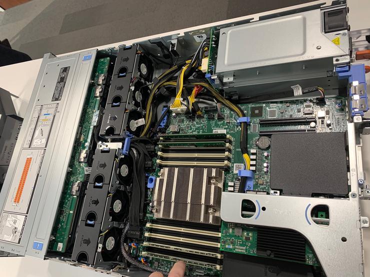 戴爾和AMD做了一道簡單的算術題，推出五款PowerEdge服務器